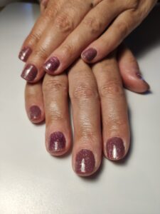 Gel sur ongles rongés et vsp rouge pailleté