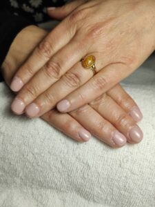 Pose de renfort et vernis semi-permanent rose