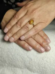 Pose de renfort et vernis semi-permanent rose